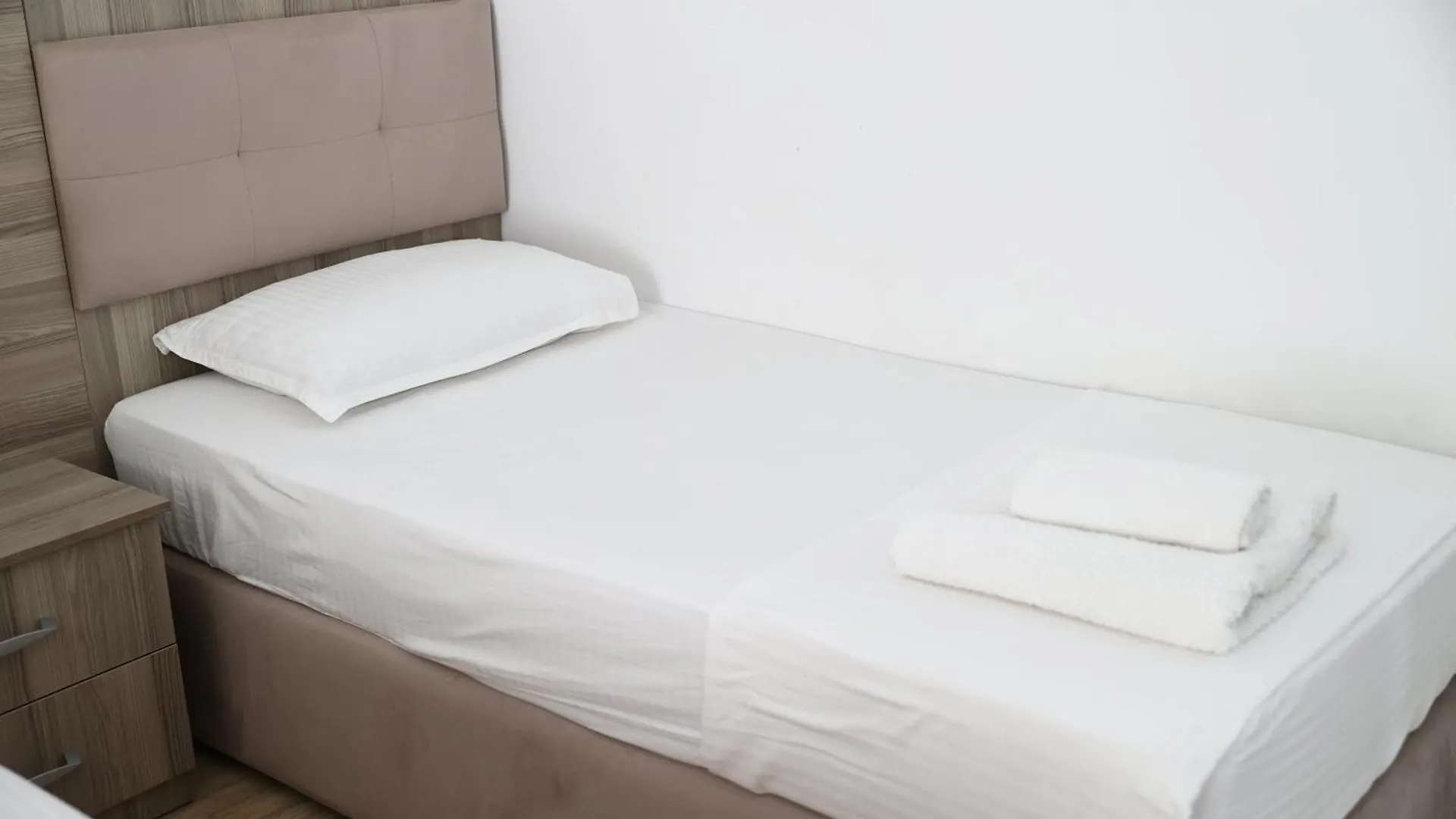 Vila Duro Golem  0*, Golem (Tirana)